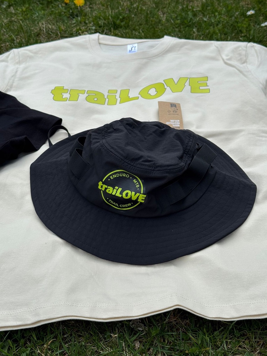 traiLOVE merch