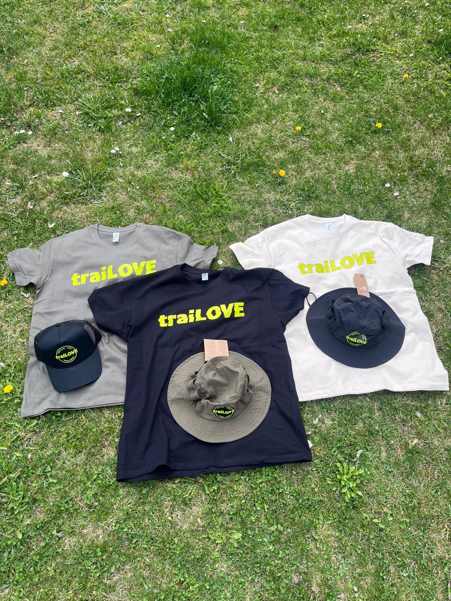 traiLOVE merch