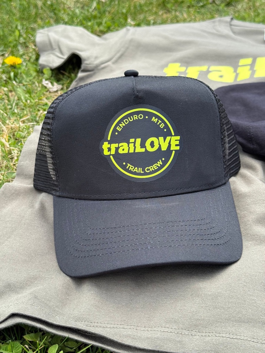 traiLOVE merch
